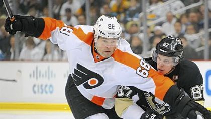 Jaromir Jagr battles Pittsburgh Penguins Sidney Crosby for loose puck