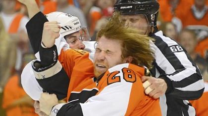 Sidney Crosby lands a punch to the face of Flyers center Claude Giroux in Sunday's game in Philadelphia.