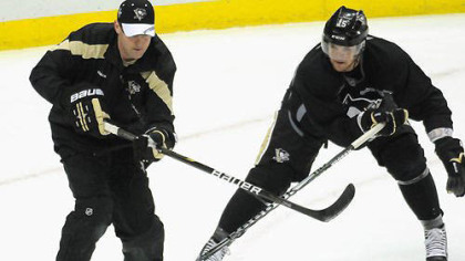 Penguins head coach Dan Byslma (left) works against Dustin Jeffrey in a drill during practice for Friday's Game 5 against the Flyers.
