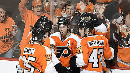 Claude Giroux, center, celebrates after scoring 32 seconds into Game 6 Sunday in Philadelphia.
