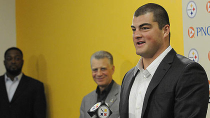 Steelers' No. 1 draft pick David DeCastro speaks to the media at Steelers headquarters.