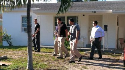 Ross Detective Brian Kohlepp (far right), Pittsburgh homicide Detective J.R. Smith (second from right) and two other investigators on Thursday leave the Pompano Beach, Fla., home where Ken Konias was arrested earlier this week.