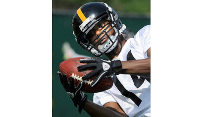 Jimmy Young pulls in the ball during Steelers' rookie mini-camp.