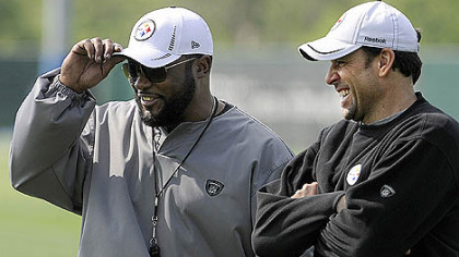 Steelers head coach Mike Tomlin talks with offensive coordinator Todd Haley during rookie mini-camp.