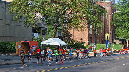 A pack of runners near WQED on Fifth Avenue in Oakland.