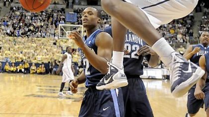 Dante Taylor dunks against Villanova in the first half Sunday at Petersen Events Center.