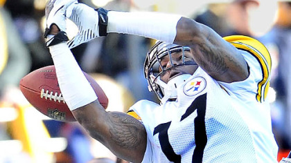 Steelers' Mike Wallace misses pass from Roethlisberger.