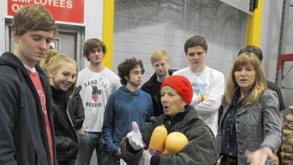Jeanne Scardamalia talks to Western Pennsylvania students attending the University of Notre Dame  as they tour the Pittsburgh Community Food Bank.