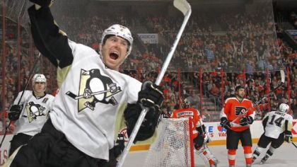 James Neal celebrates his 30th goal of the season, making it 6-3 Saturday in Philadelphia.