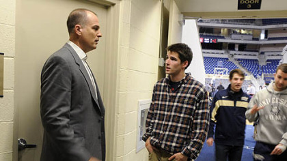 Bilas gives some career advice to Pete Blais, a radio reporter and University of Pittsburgh junior.