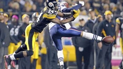 Ike Taylor breaks up a pass intended for the Patriots' Taylor Price during a game last season.