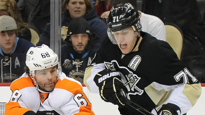 Evgeni Malkin battles the Flyers' Jaromir Jagr for loose puck in a game earlier this season.