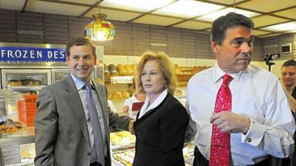 Republican presidential candidate and Texas Gov. Rick Perry, right, with his wife, Anita, and son, Griffin, during a campaign stop in Dover, N.H. His son has been taking to social media to help the campaign.