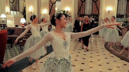Pittsburgh Ballet Theatre's Pointe in Time Ball included an elegant welcome from PBT students in the Omni William Penn lobby.