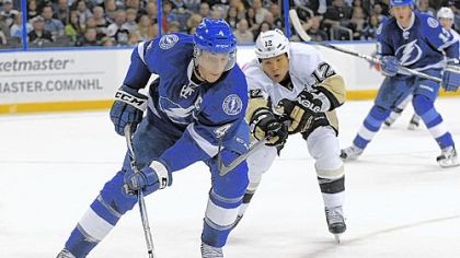 Lightning center Vincent Lecavalier controls the puck ahead of right wing Richard Park in the first period Sunday in Tampa, Fla. The Penguins won, 6-3.