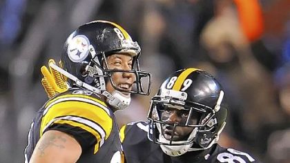 Hines Ward celebrates with Jerricho Cotchery Sunday after hauling in his 1,000th career reception.