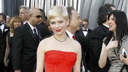 On the Oscar red carpet: Sleek lines and elegant hues