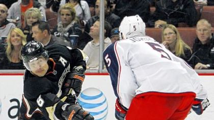 Anaheim Ducks right wing Teemu Selanne