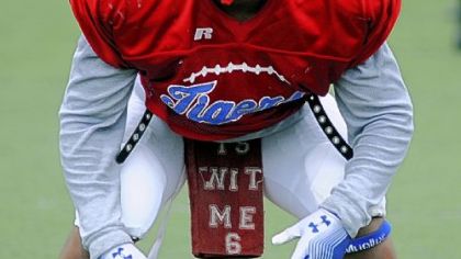 McKeesport linebacker T.J. Neal will attend Illinois.