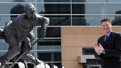 A bronze statue of Mario Lemieux was unveiled outside the Consol Energy Center today, as the Penguins owner and Hall of Fame center looked on.