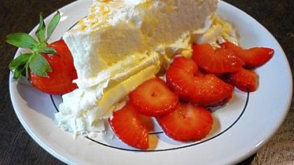 Strawberry Schaum Torte