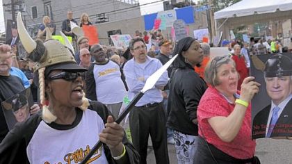 Stacy Childs, left, and other protesters shout as people arrive at the Pittsburgh Opera's Strip District headquarters for an event honoring Gov. Tom Corbett, who received a lifetime achievement award Saturday.