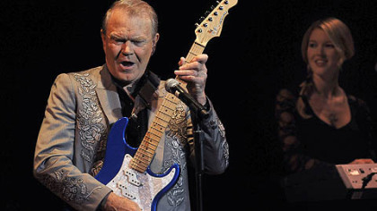 Concert review: Campbell offers sweet, bold farewell