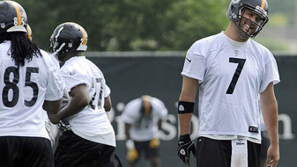 Steelers quarterback Ben Roethlisberger takes part in organized team activities on the South Side Wednesday morning.