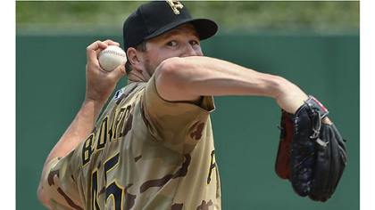 Pirates score 10, complete sweep of NL-worst Cubs
