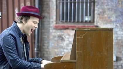 Concert review: Stage AE crowd braves stormy weather for Gavin DeGraw