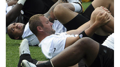 Steelers quarterback  Ben Roethlisberger stretches next to center Maurkice Pouncy (left) before practice session on Tuesday morning.