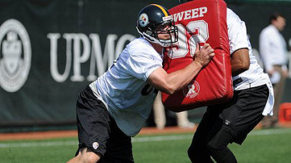 Heath Miller, left, goes up against fellow tight end Wes Lyons in a blocking drill Wednesday at the Steelers' South Side practice facility.