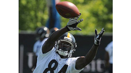 There might be two Steelers receivers in holdout mode next spring as Antonio Brown, pictured, and Emmanuel Sanders will be in the same contract position Mike Wallace is in now.