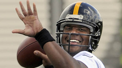 Steelers quarterback Byron Leftwich works out during OTAs on the South Side Tuesday.