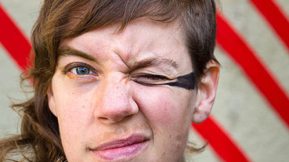 tUnE-yArDs singer Merrill Garbus belted out a string of ear-splitting lines in the concert at Mr. Smalls.