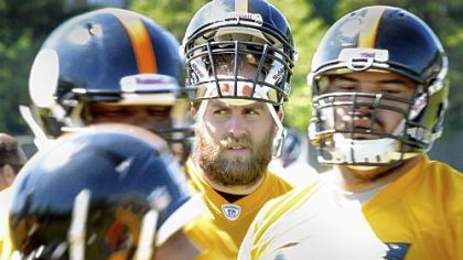 Veteran Brett Keisel watches rookies go through defensive line drills Wednesday on the second day of the Steelers minicamp.