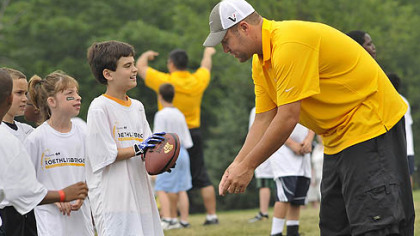 Ben Roethlisberger gives instructions to youths during workouts at his football camp at Seneca Valley High School.