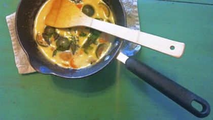 Phurit Saengthong-aram also prepared green curry with Thai eggplant and chicken.