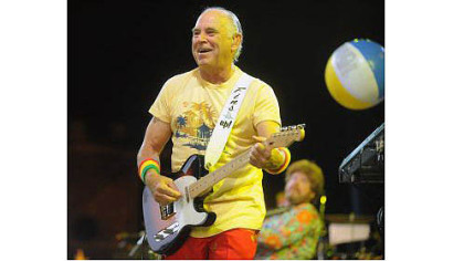 Jimmy Buffett creates a tropical vacation atmosphere for fans Thursday at First Niagara Pavilion.