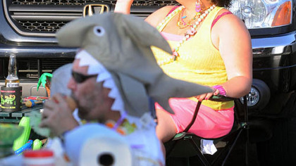 Larry Bartlebaugh, front, South Side, and Colleen Coleman, North Hills, keep cool in the parking lot of First Niagra Pavilion before the Jimmy Buffett concert.