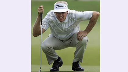 Bruce Vaughan lines up a putt on the 17th green Thursday at the Constellation Senior Players Championship at Fox Chapel Club. Vaughan had six birdies in the round.