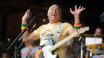 Jimmy Buffet engages his fans on steamy Thursday night at First Niagra Pavilion.