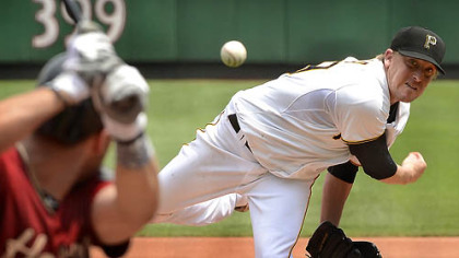 Pirates starter Kevin Correia delivers against the Astros.