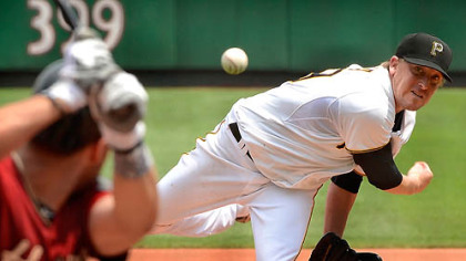 Pirates starter Kevin Correia delivers against the Astros.