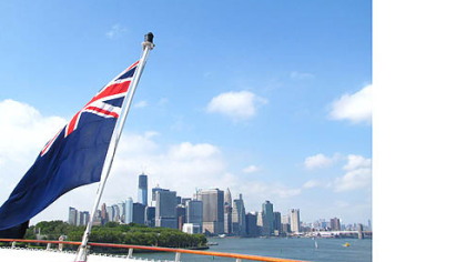Queen Mary 2 leaves New York harbor.
