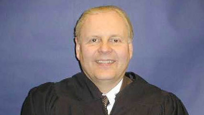 Former Allegheny County judge Robert P. Horgos will testify against a former friend who is accused of fleecing Pittsburgh investors in Florida land deals.