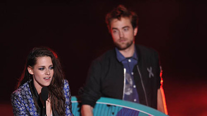 Kristen Stewart and Robert Pattinson accepted the award for Ultimate Choice at the Teen Choice Awards on July 22.