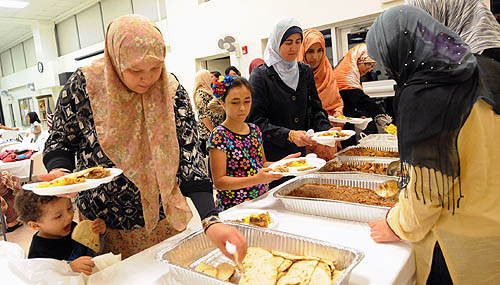 ramadan-iftar-at-muslim-community-center_original.jpg