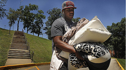Byron Leftwich arrives at training camp Wednesday afternoon.