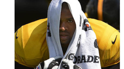 Linebacker Chris Carter during afternoon workouts at training camp.